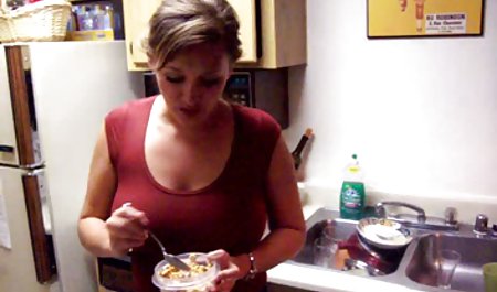 Miss Banana - Hübsches Mädchen wird schlampig beim Saugen kostenlose tier sex videos eines riesigen Schwanzes