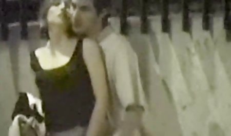 Das schwangere Baby steckt ein Spielzeug in ihre haarige Muschi kostenfreie sexclips