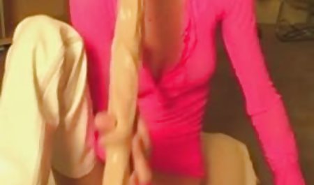 Sexy 18-jährige kostenlose sexvideos online lutscht einen Schwanz