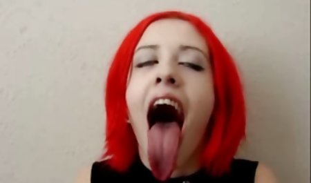 Angelina Castro fährt mit dem sex videos kostenlos downloaden Fahrrad in die Garage!