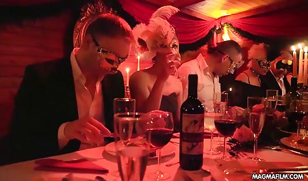 Riesige natürliche Brüste. Lautes Stöhnen vor Orgasmus. Sexy schwarzes ich suche sex videos Mädchen in Kniestrümpfen.