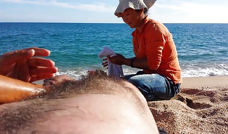 Die Schönheit kostenlos sexvideos sehen zeigt ihre kurvigen Ärsche